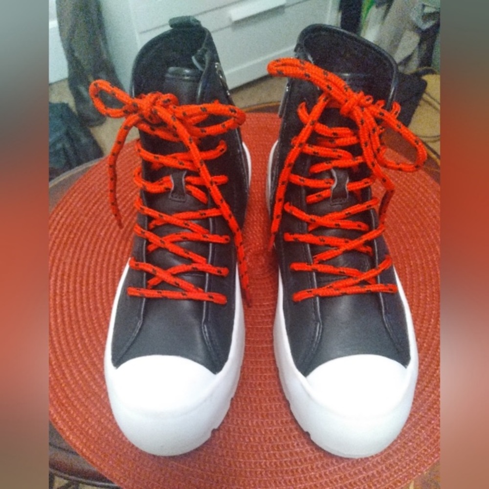 Women's Blondo Gypsy Waterproof Fashion sneakers. Size 6.5. - Picture 9 of 9
